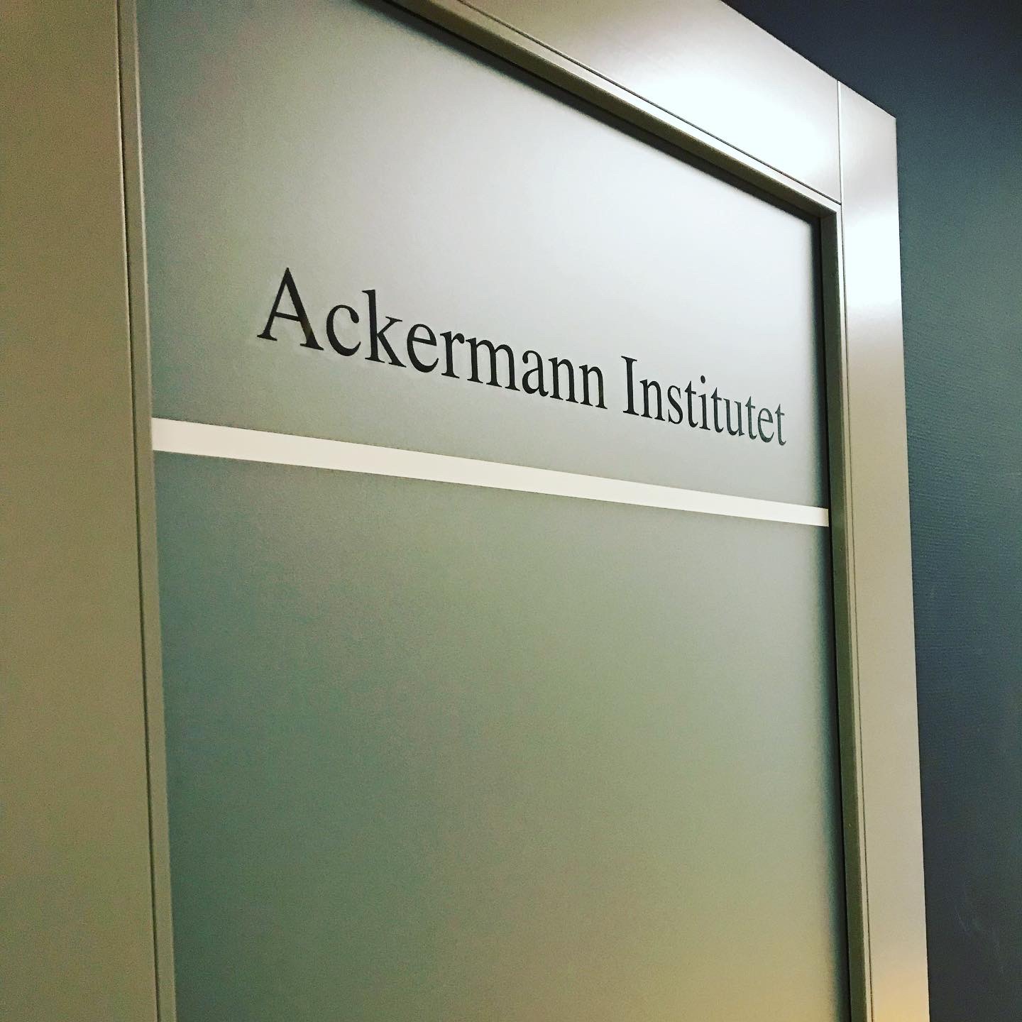 Entrén till Ackermann Institutet i Stockholm
